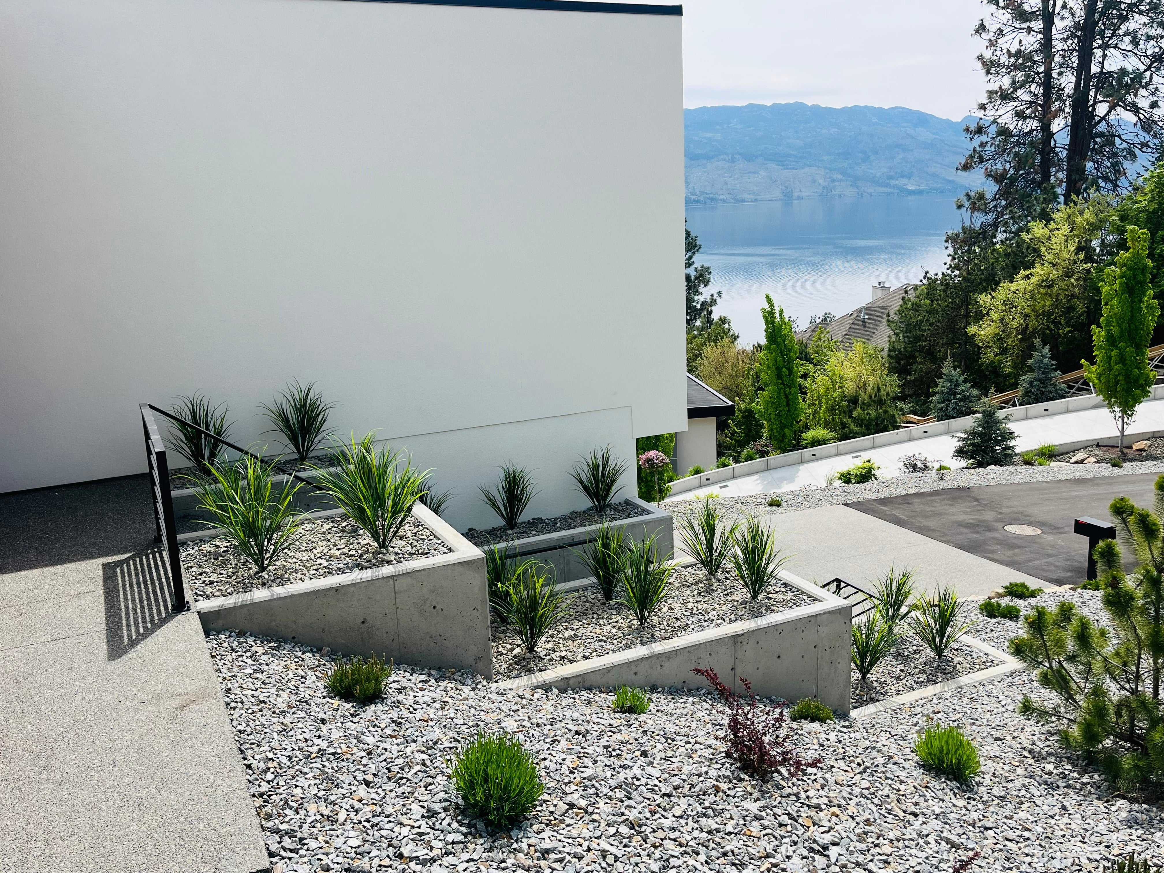 35 inch Artificial Plastic Grass Bush Medium Green Red for Indoor and Outdoor-N